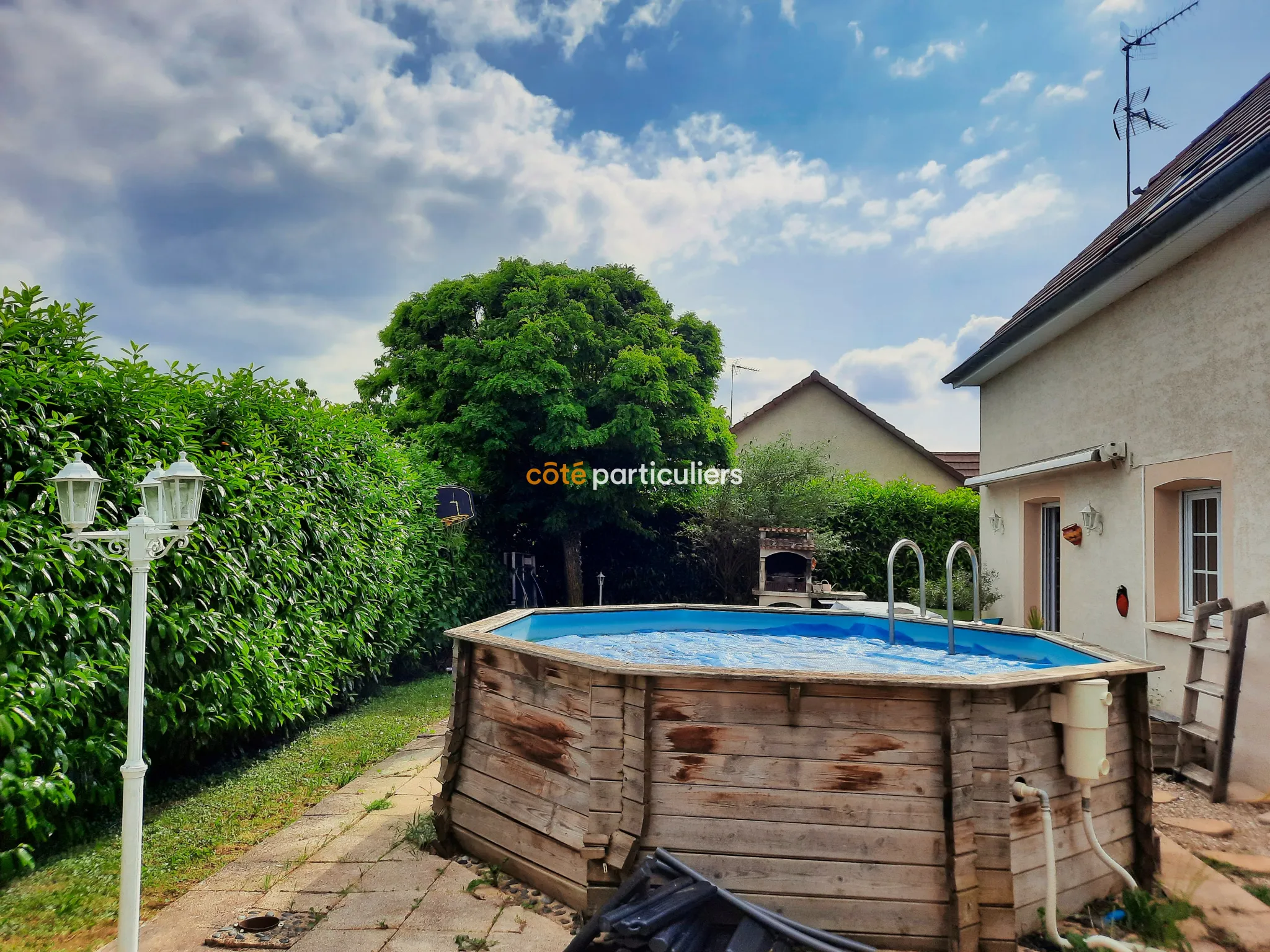 Maison indépendante à Choisey avec 4 chambres et piscine 