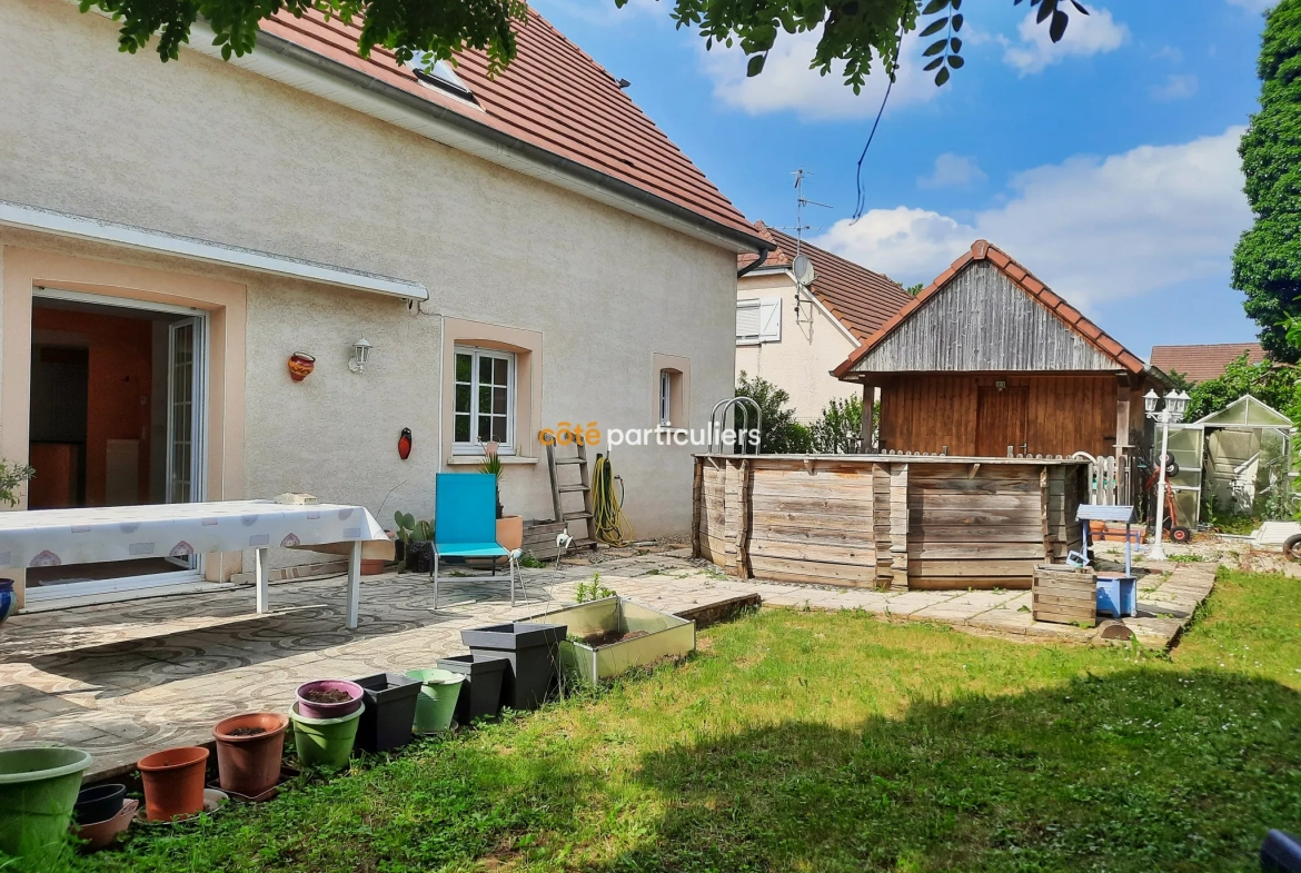 Maison indépendante à Choisey avec 4 chambres et piscine 