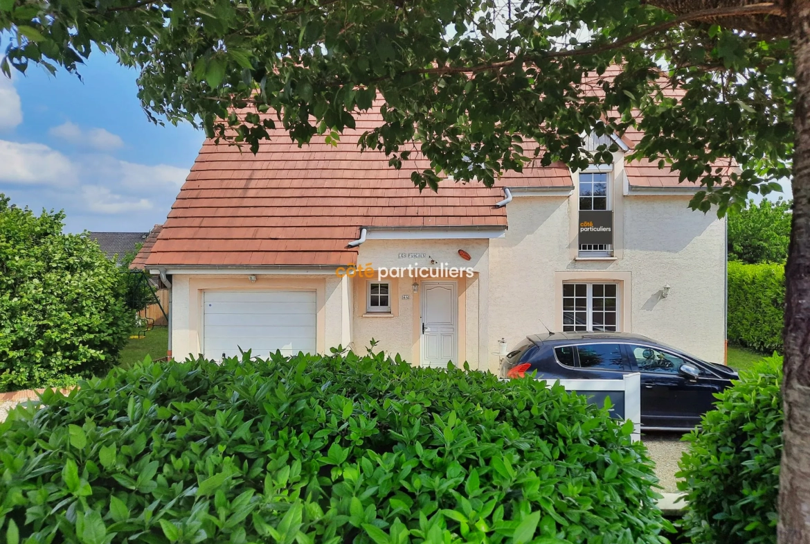 Maison indépendante à Choisey avec 4 chambres et piscine 