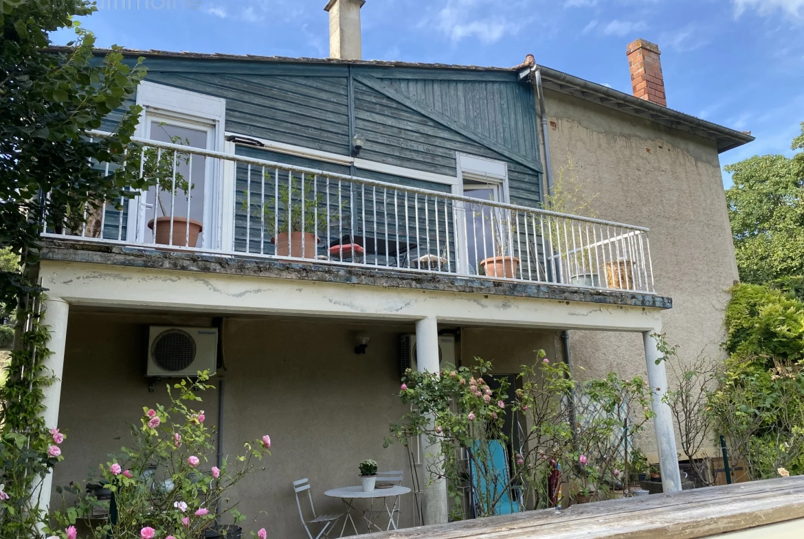 Propriété avec Deux Maisons et Piscine à La Réole 