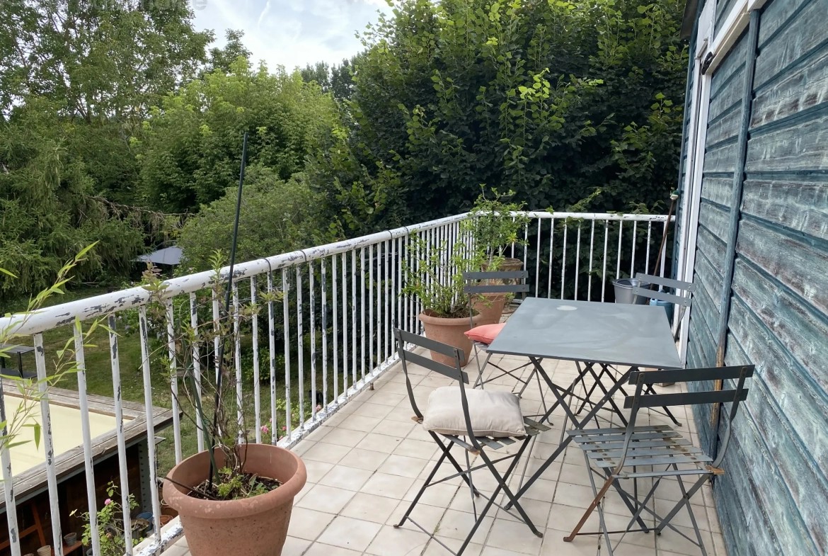 Propriété avec Deux Maisons et Piscine à La Réole 