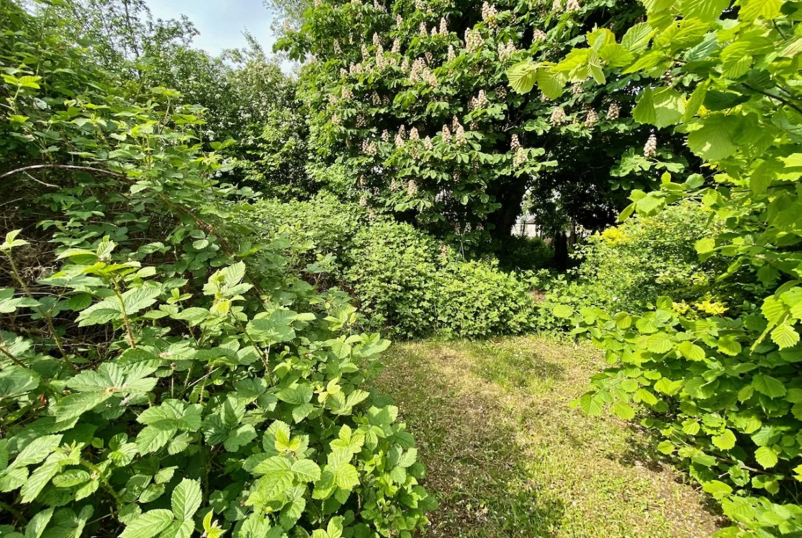 Maison Semi-Individuelle à Neuf Mesnil avec Salon Spacieux et Grand Terrain 