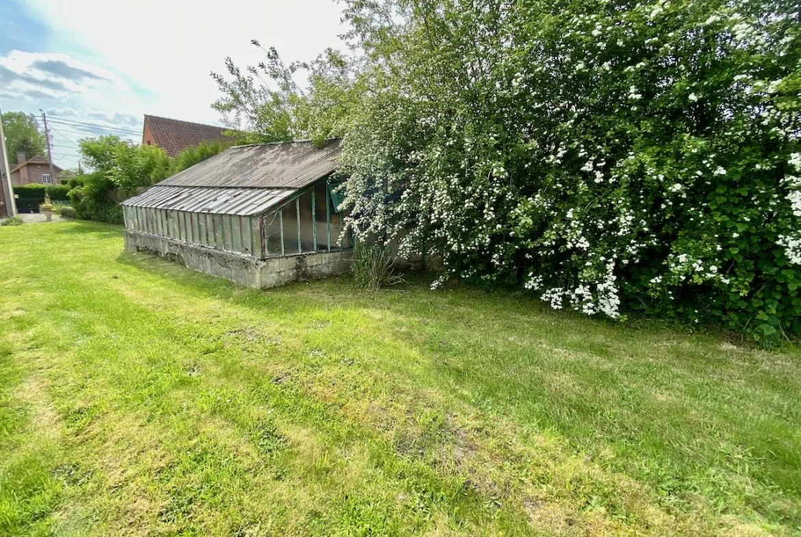 Maison Semi-Individuelle à Neuf Mesnil avec Salon Spacieux et Grand Terrain 