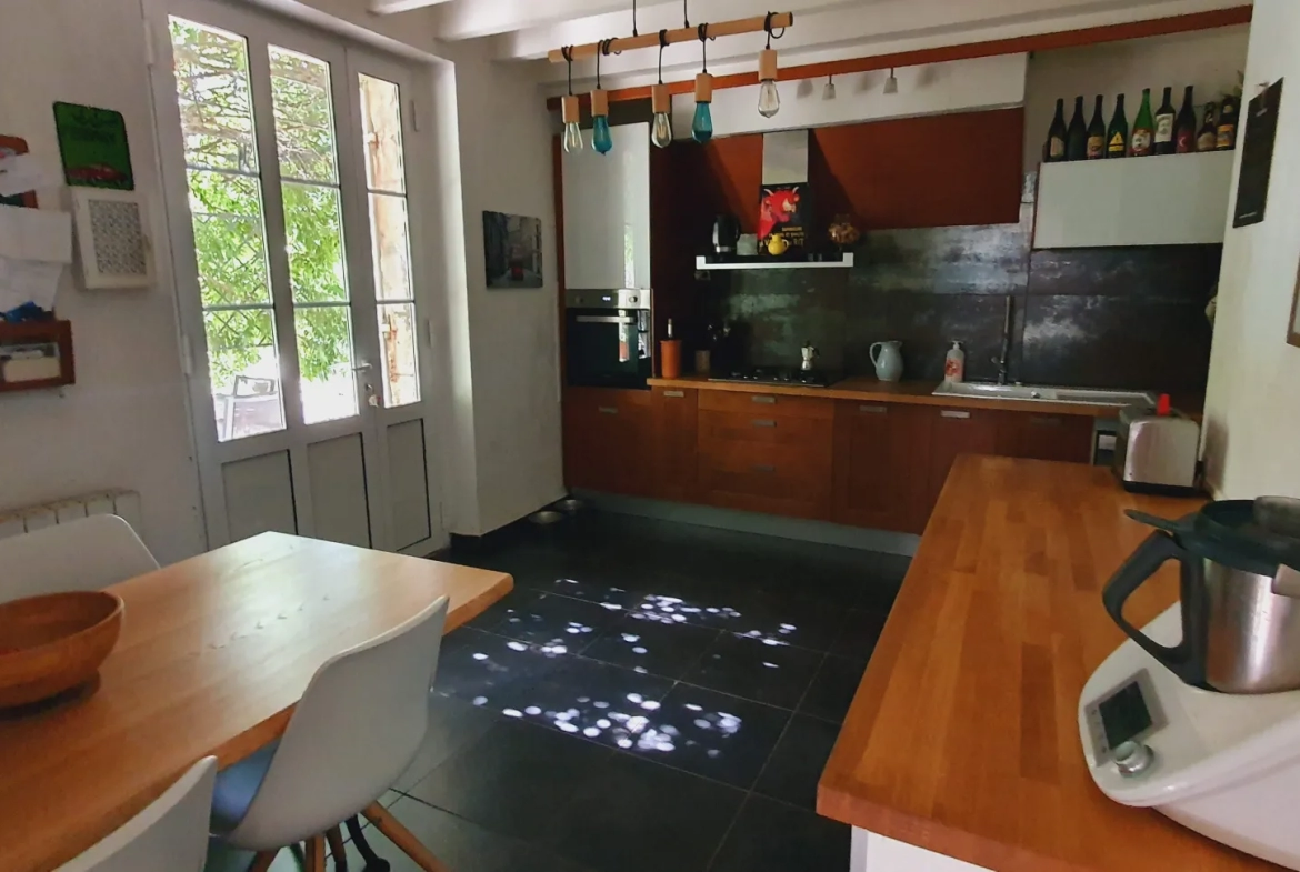Proche Marmande : Maison en pierre rénovée avec piscine 