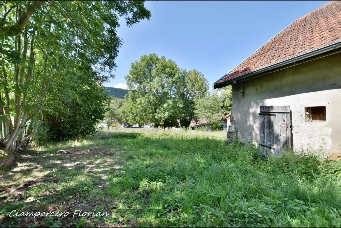 Terrain de 823 m2 à Esery 