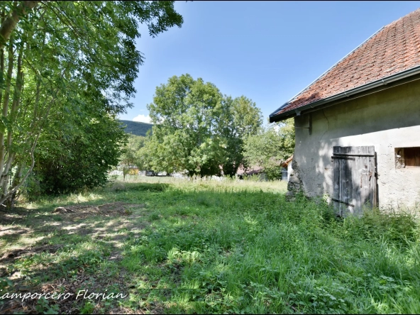 Terrain de 823 m2 à Esery