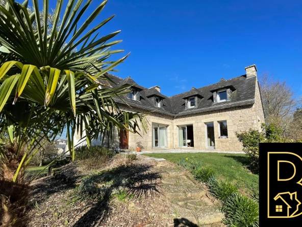 Maison en cœur de ville à Baud - 4 chambres - Terrain de 747m2 exposé sud