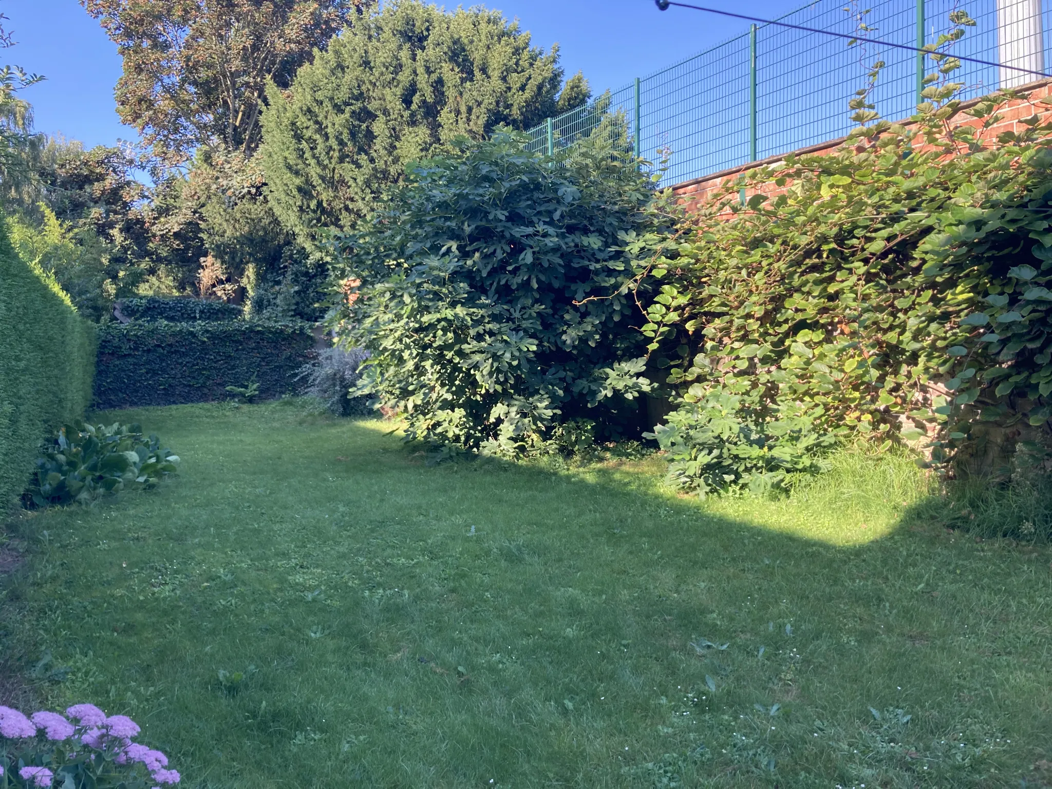 Maison de plain-pied avec deux chambres, jardin et garage à Roubaix 