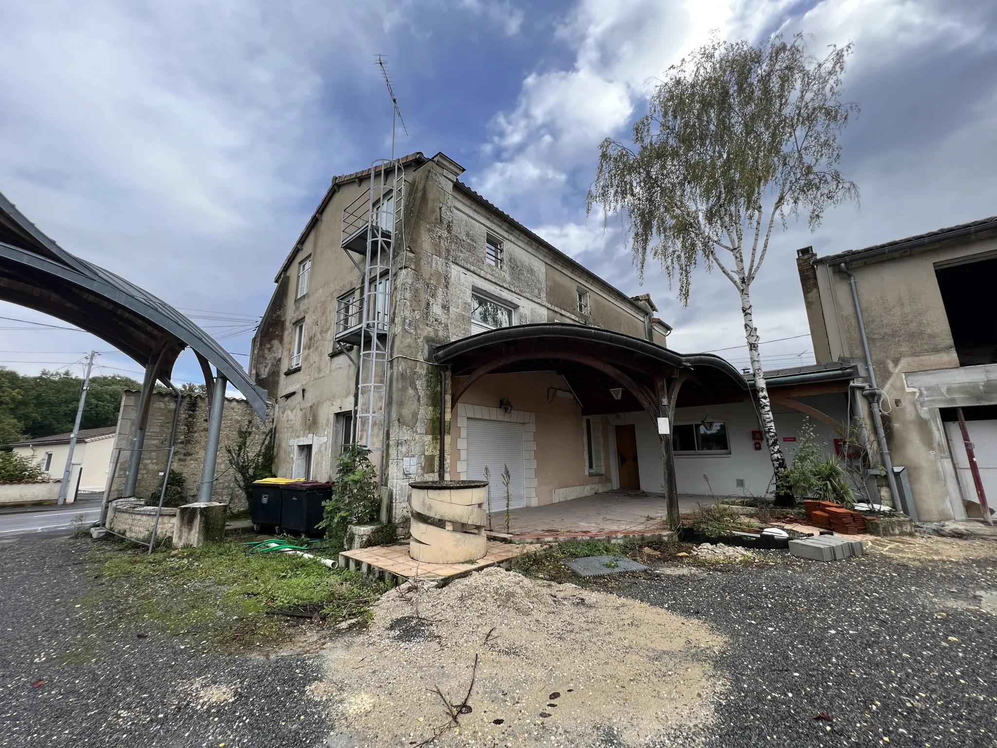 Immeuble à rénover à l'Isle-d'Espagnac 