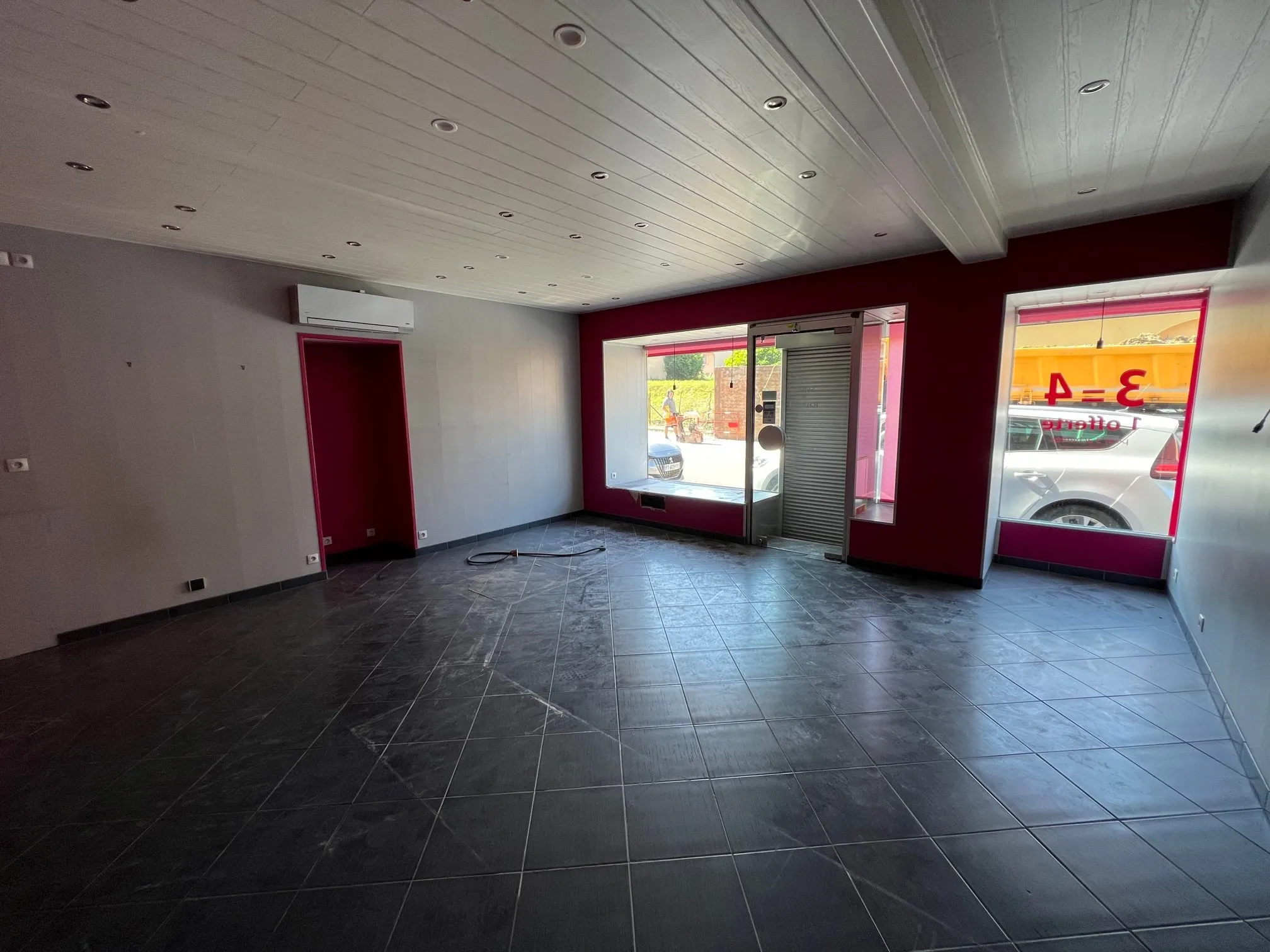 Vente d'un local commercial avec appartement de fonction à Vieux-Charmont 