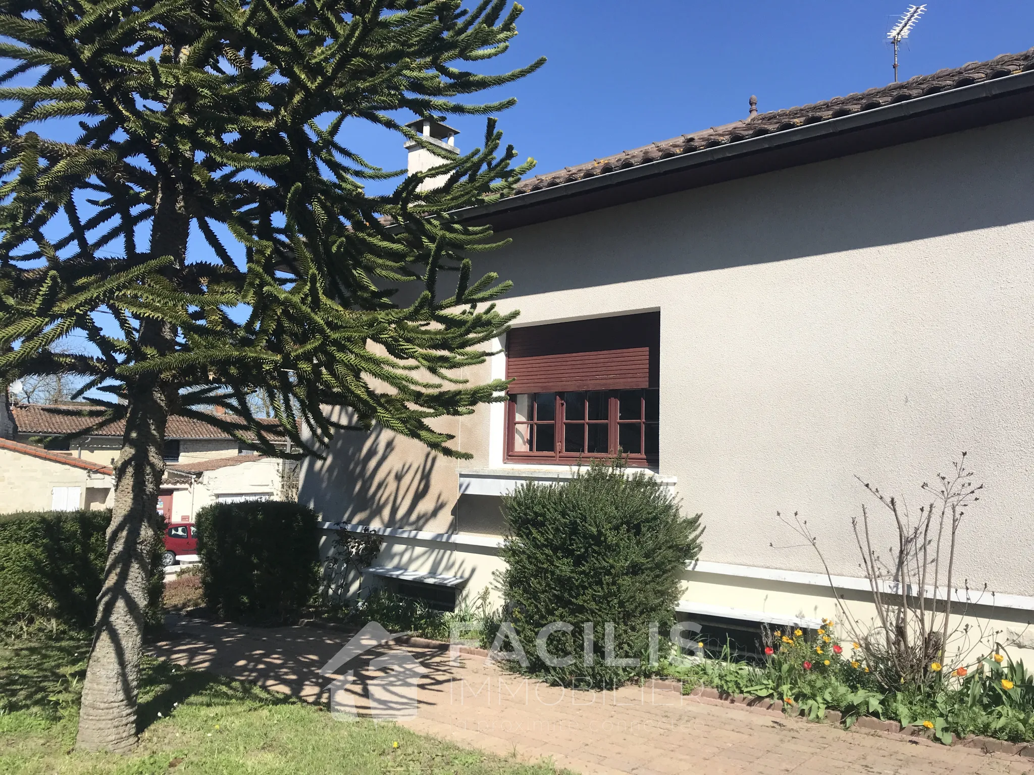 Maison proche des commodités avec studio à Loudun 