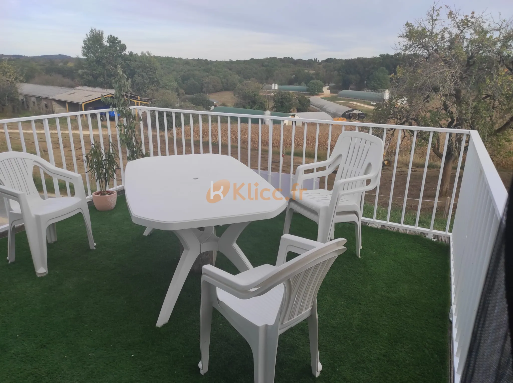 Appartement T2 à Saint-Geniès (24590) avec terrasse et piscine 