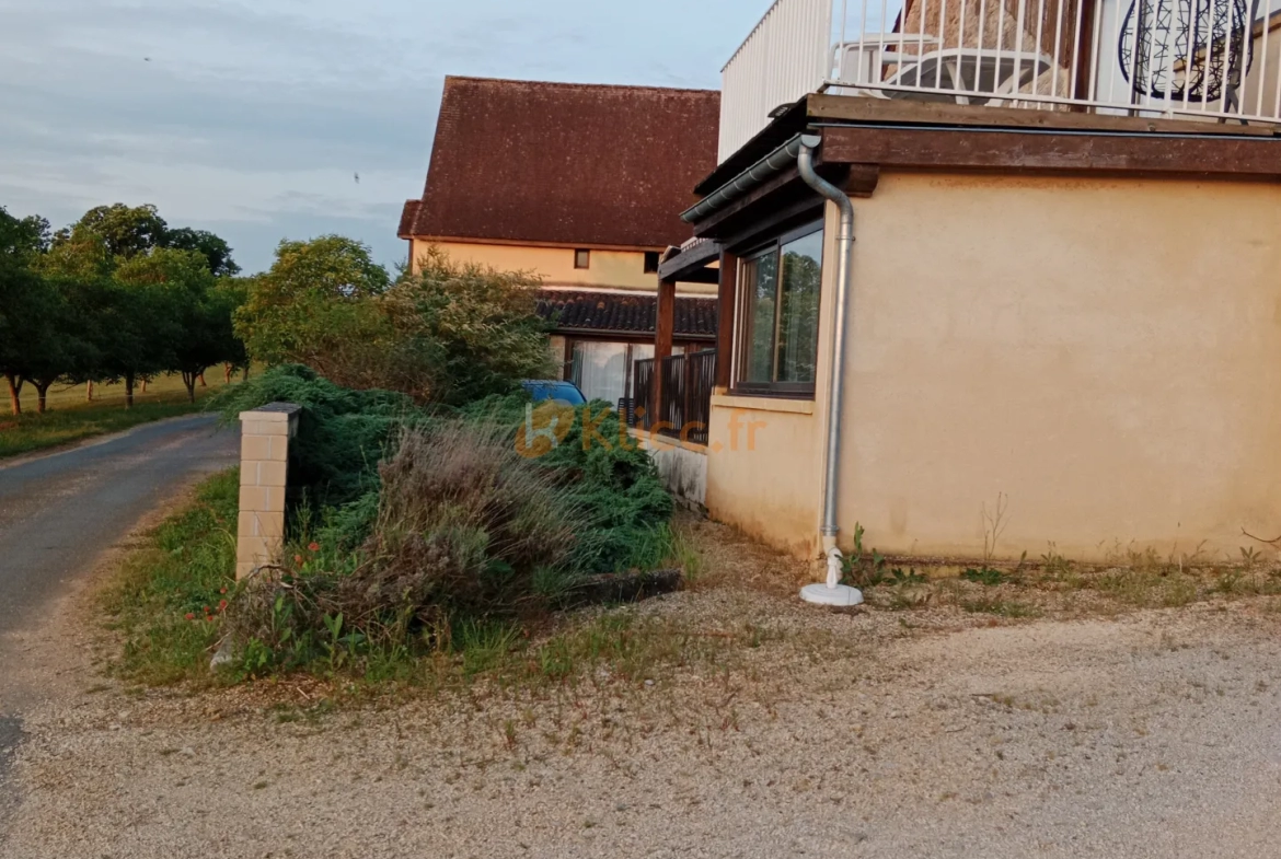 Appartement T2 à Saint-Geniès (24590) avec terrasse et piscine 