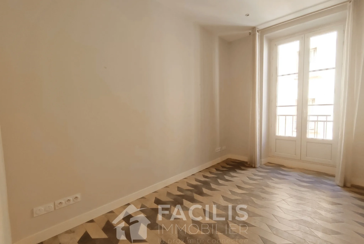 Appartement de 80m2 rénové proche de la place Victor Hugo à Grenoble 