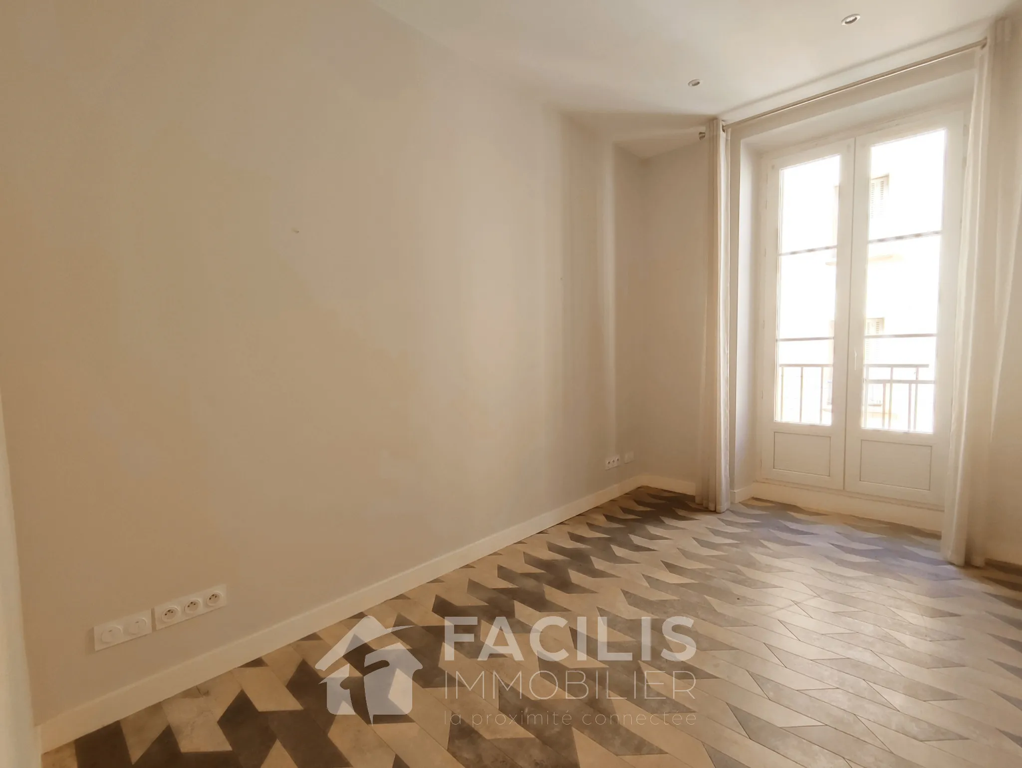 Appartement de 80m2 rénové proche de la place Victor Hugo à Grenoble 