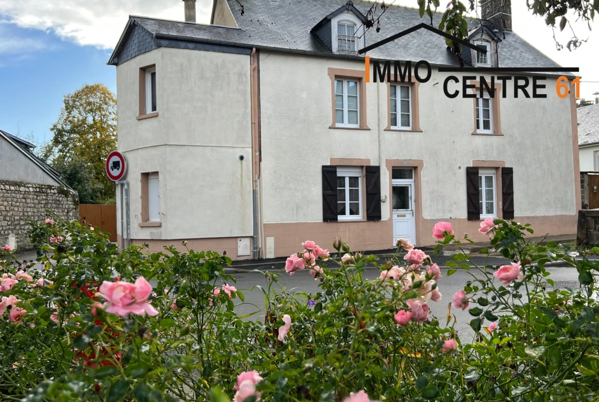 Maison de ville 4 chambres, cour et garage 