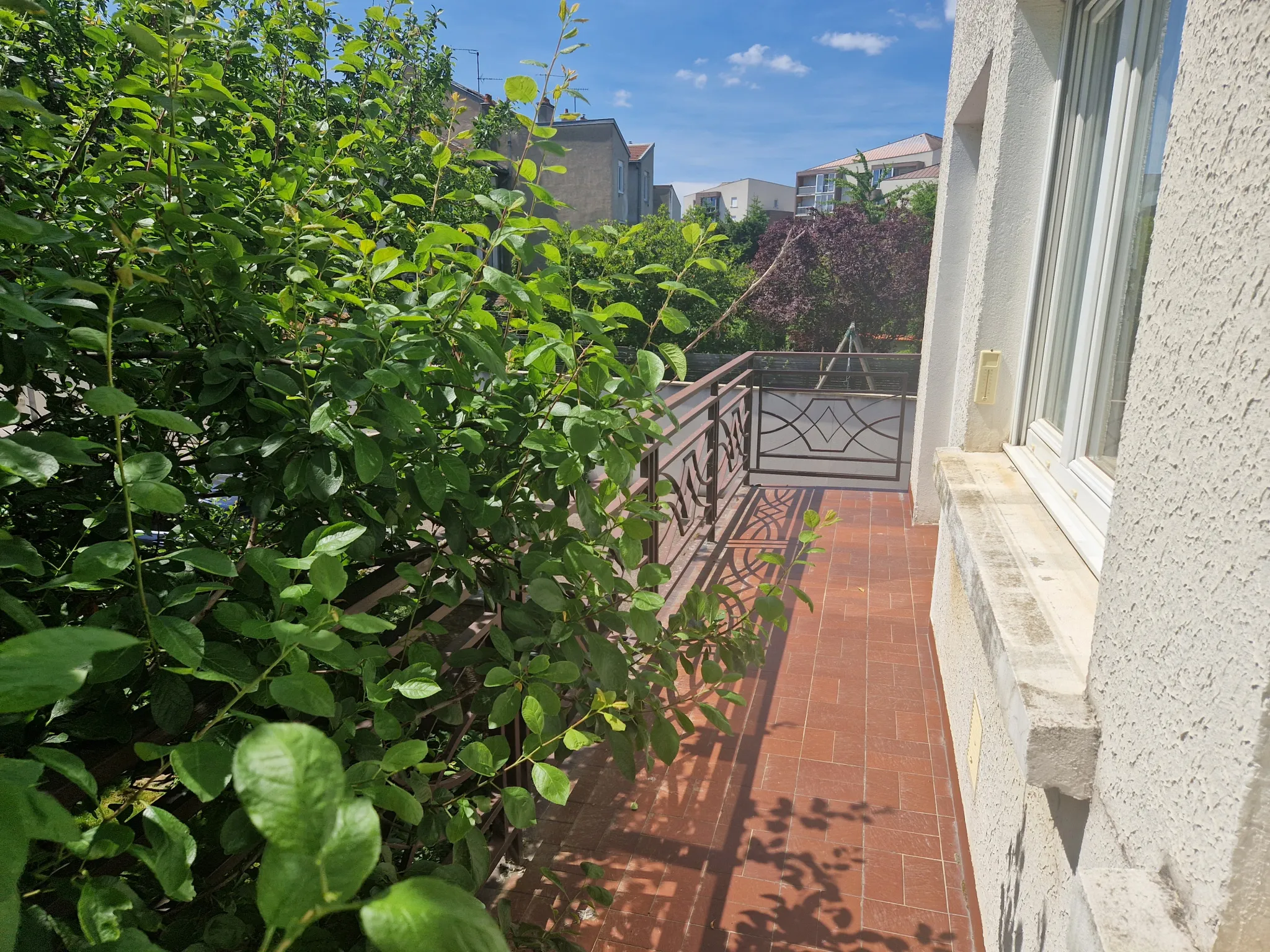 Grande maison à rénover avec jardin et garage à Nancy 