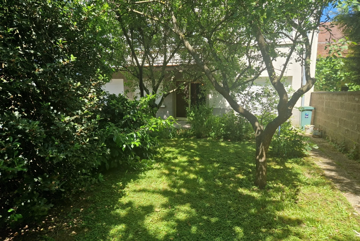 Grande maison à rénover avec jardin et garage à Nancy 