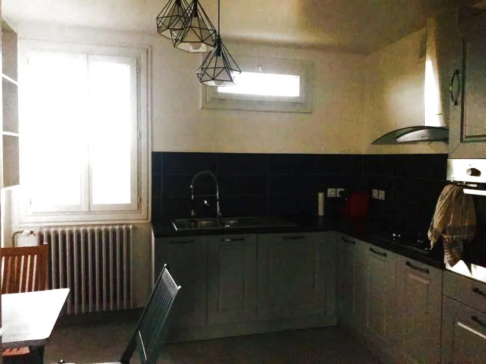 Appartement rénové avec balcon et parking à Carcassonne 