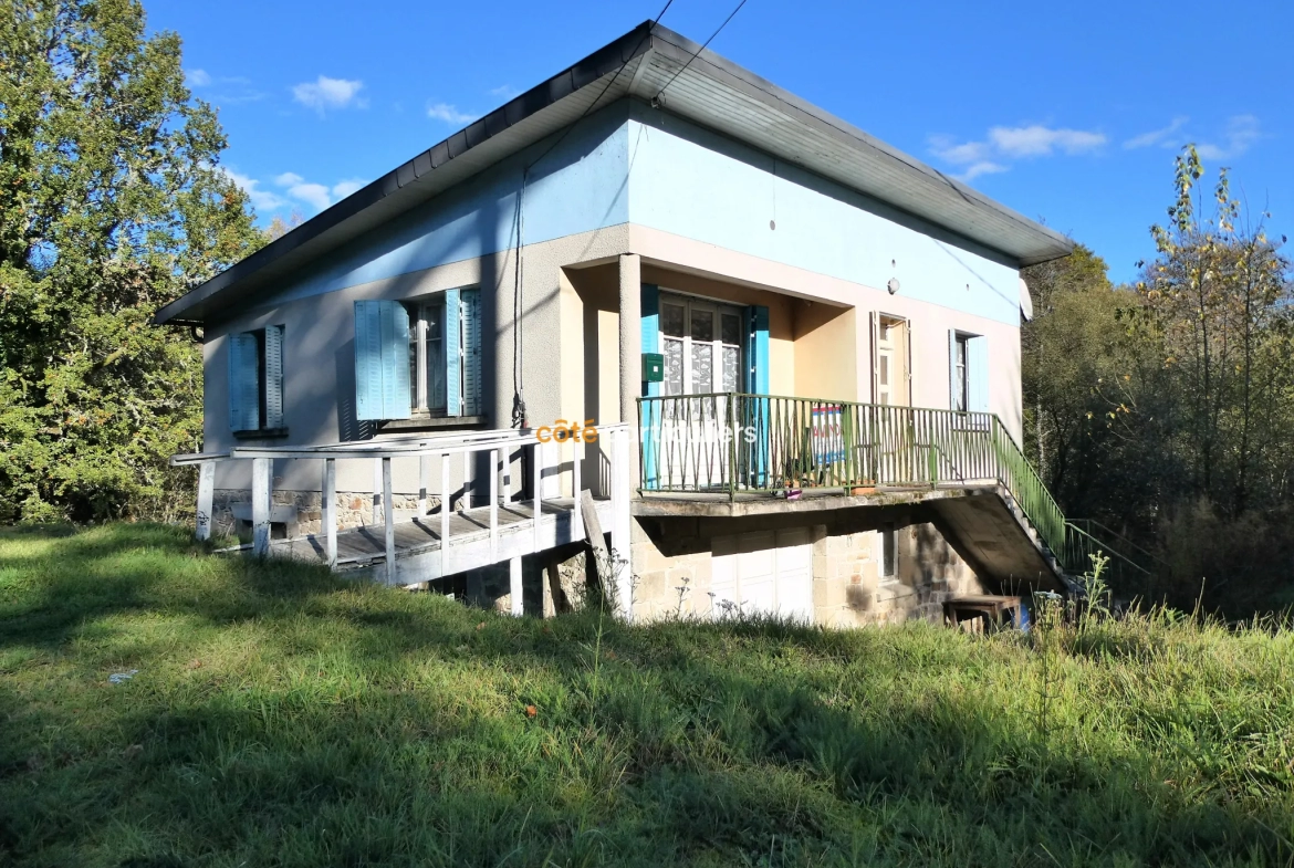 Maison avec grange à proximité de Marcillac la Croisille et de son Lac. 