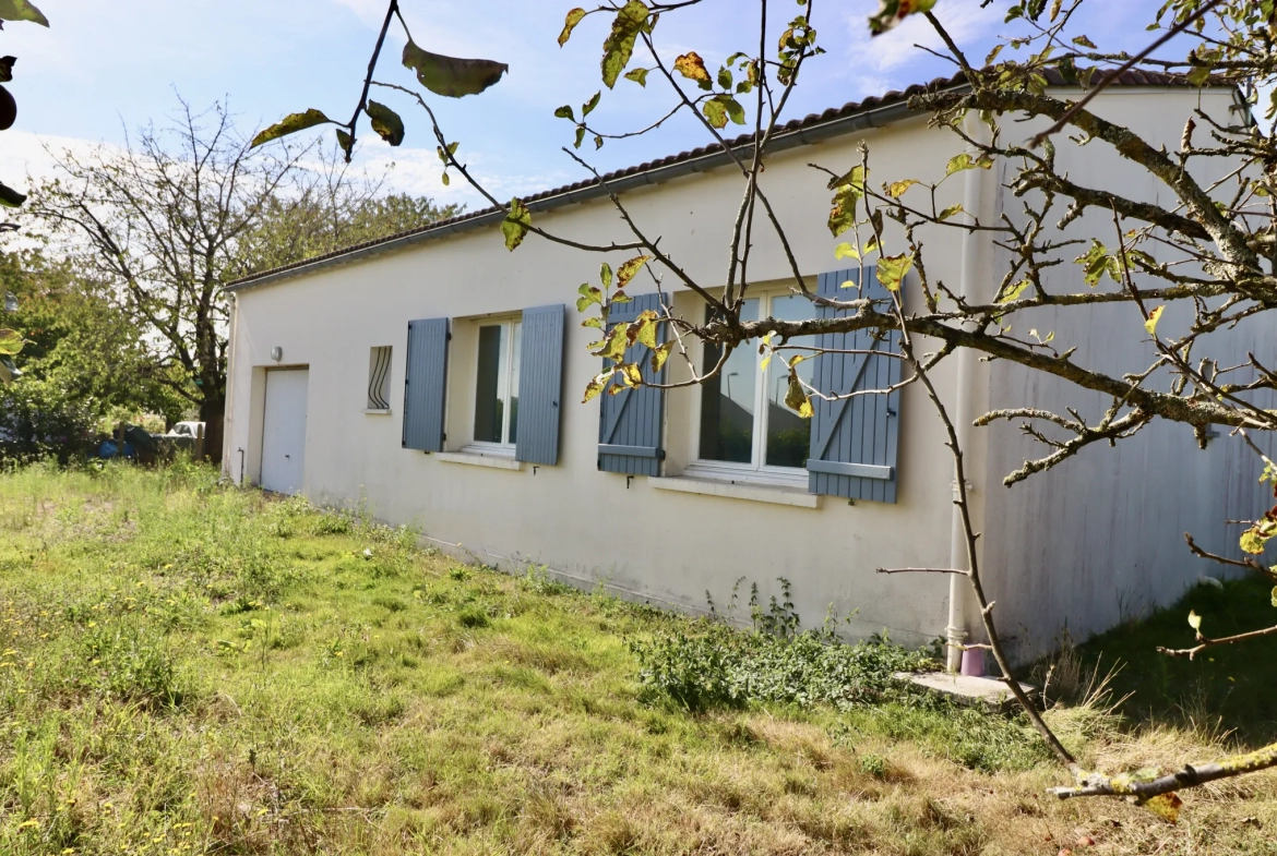 Médis maison - Maison de plain-pied avec trois chambres et garage 