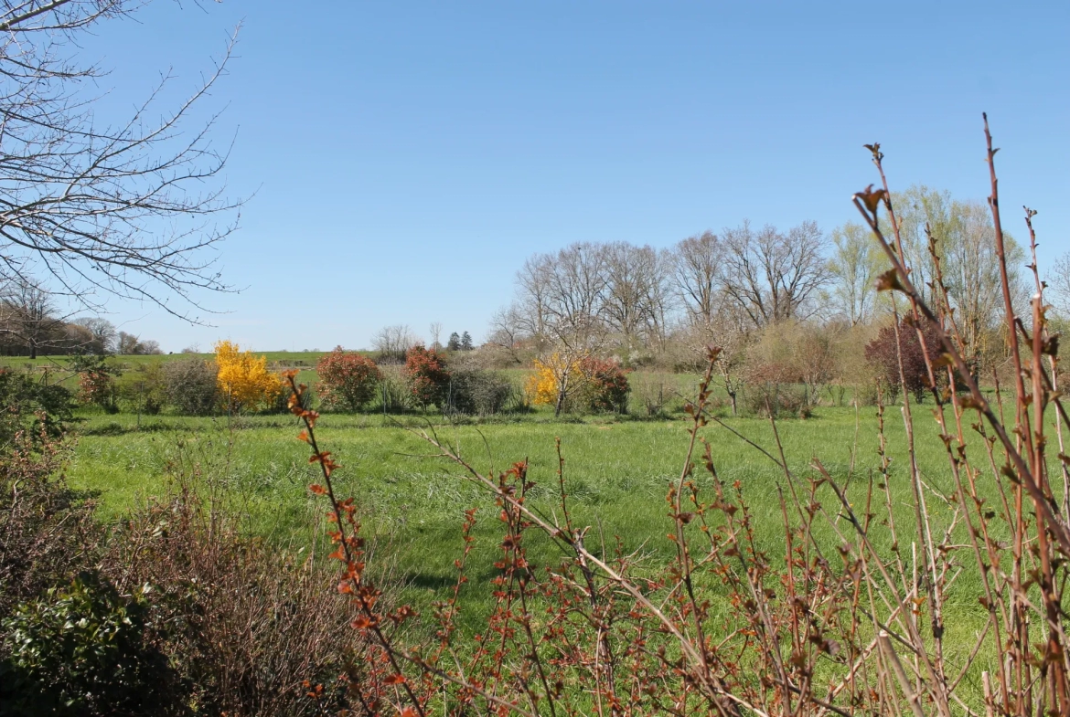 Maison d'habitation à Givardon avec terrain privé de 2 hectares +2 ha en location et pension animale 