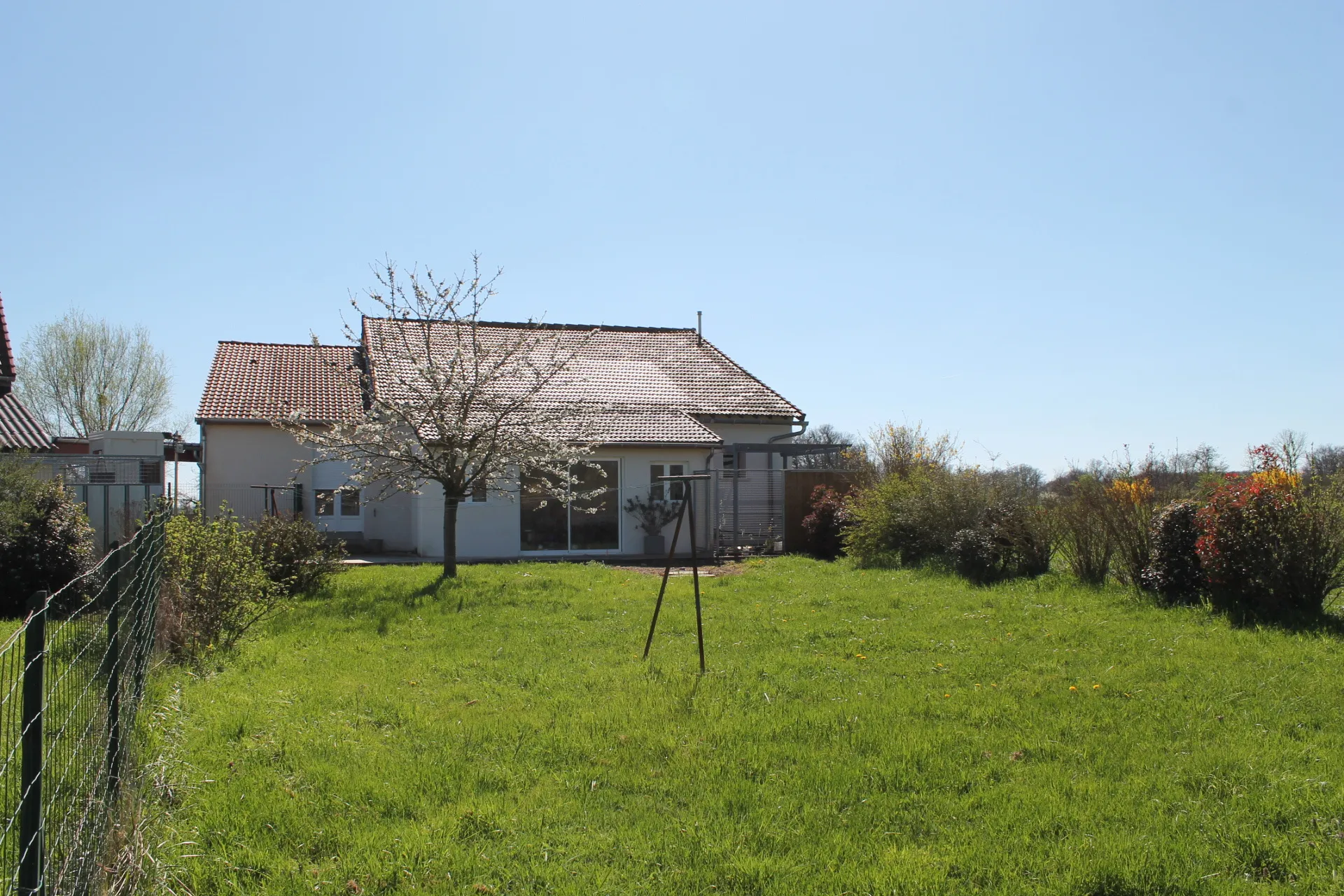 Maison d'habitation à Givardon avec terrain privé de 2 hectares +2 ha en location et pension animale 