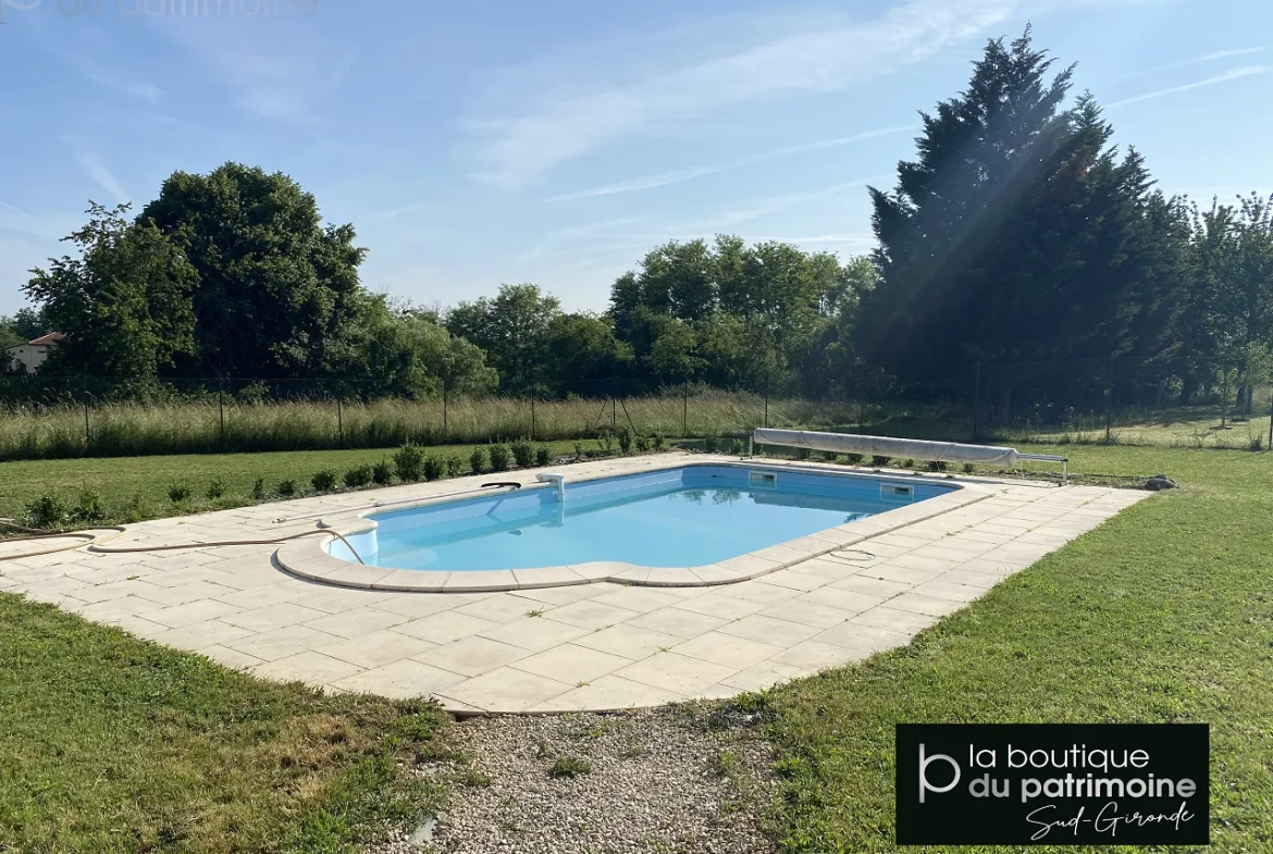 Maison de plain-pied 4 chambres avec piscine sur 3240m2 à Pondaurat 