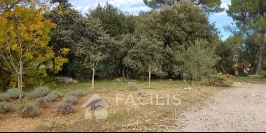 Exclusivité à Lorgues : Terrain à bâtir de 704 m²