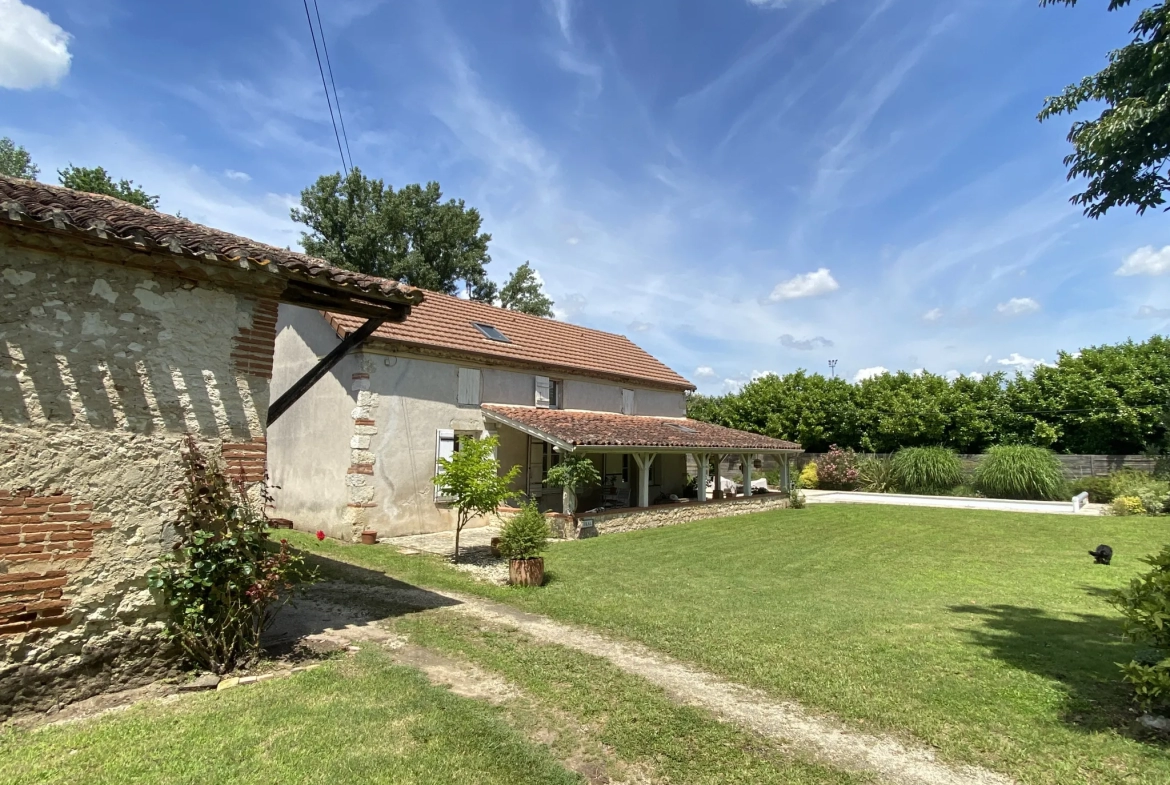 Maison avec piscine et grange à St Sylvestre sur Lot 