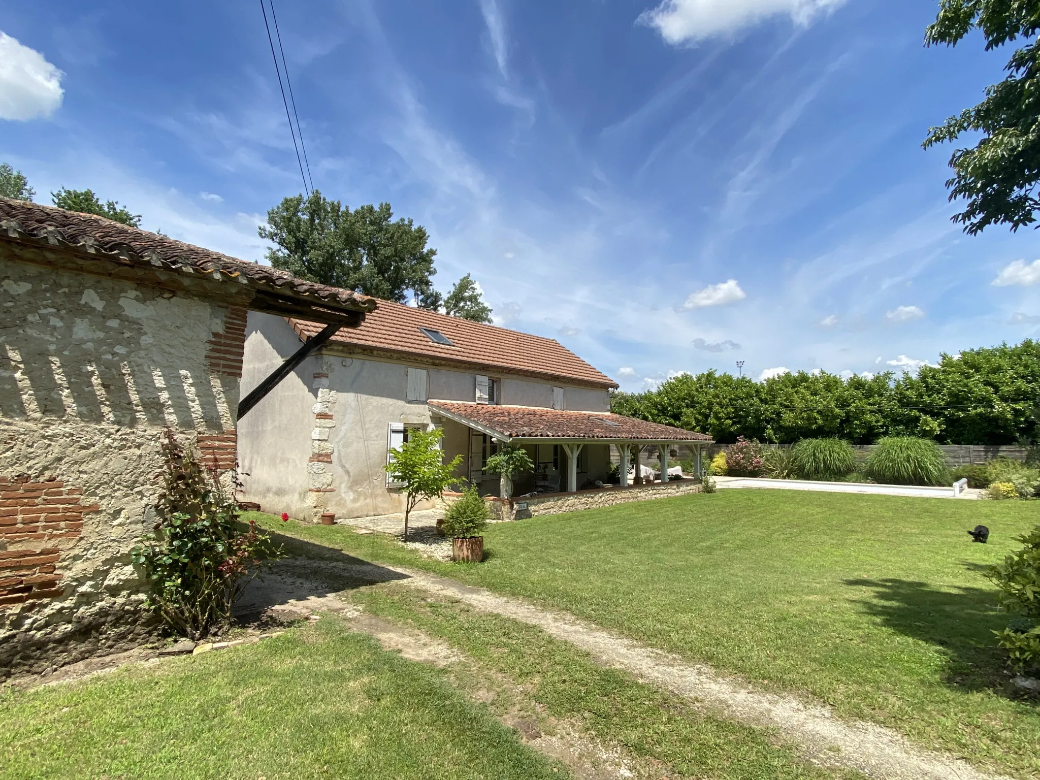 Maison avec piscine et grange à St Sylvestre sur Lot 