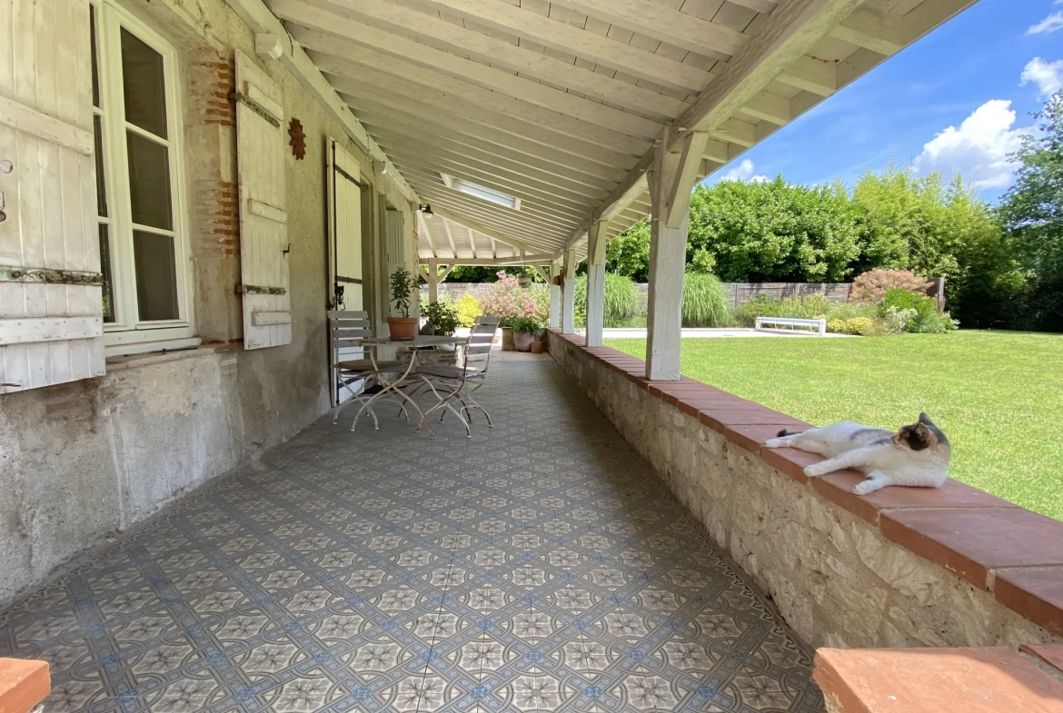 Maison avec piscine et grange à St Sylvestre sur Lot 