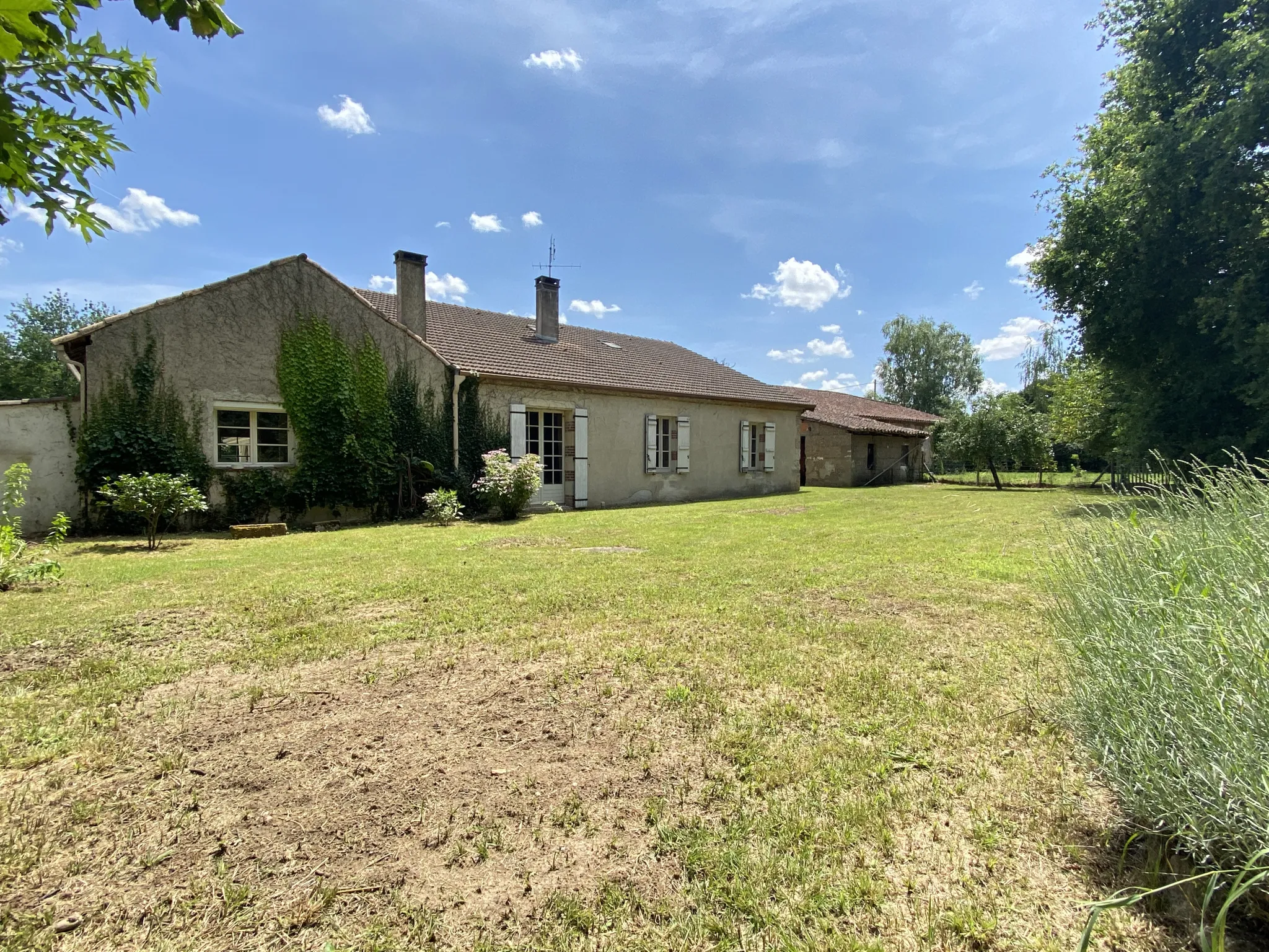 Maison avec piscine et grange à St Sylvestre sur Lot 