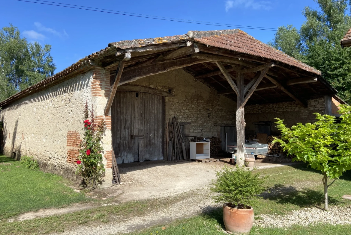 Maison avec piscine et grange à St Sylvestre sur Lot 