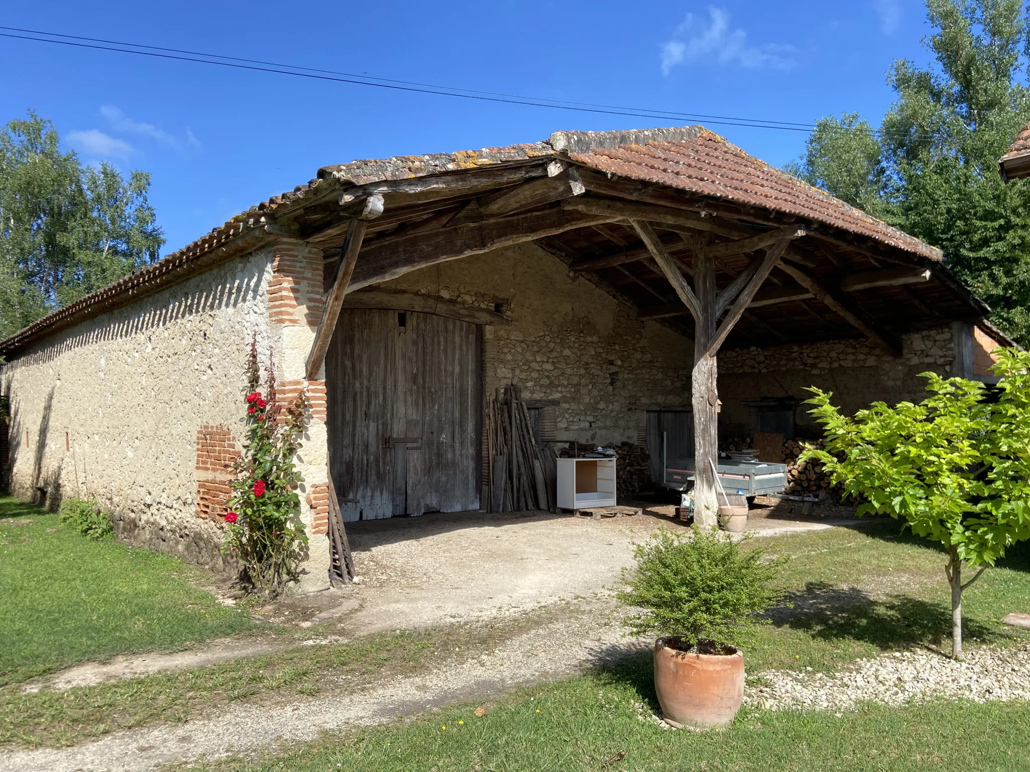 Maison avec piscine et grange à St Sylvestre sur Lot 