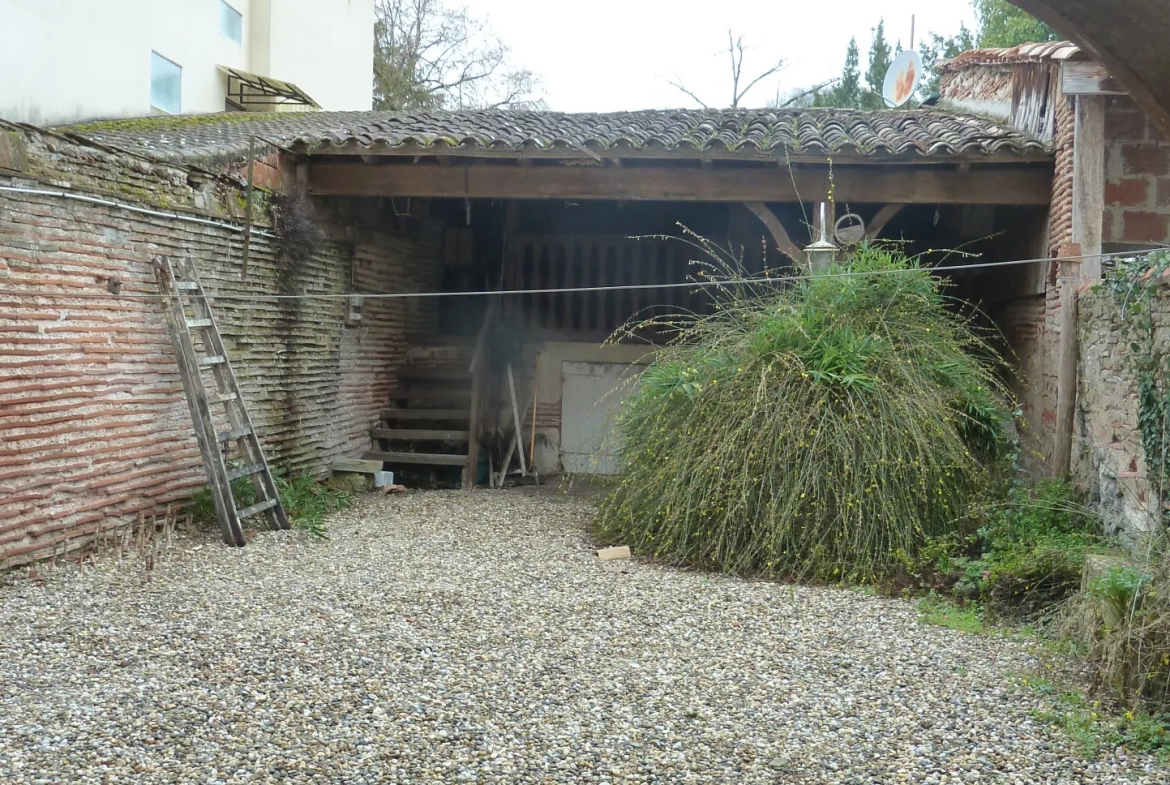 Immeuble en pierre de centre ville à Castelmoron-sur-Lot 