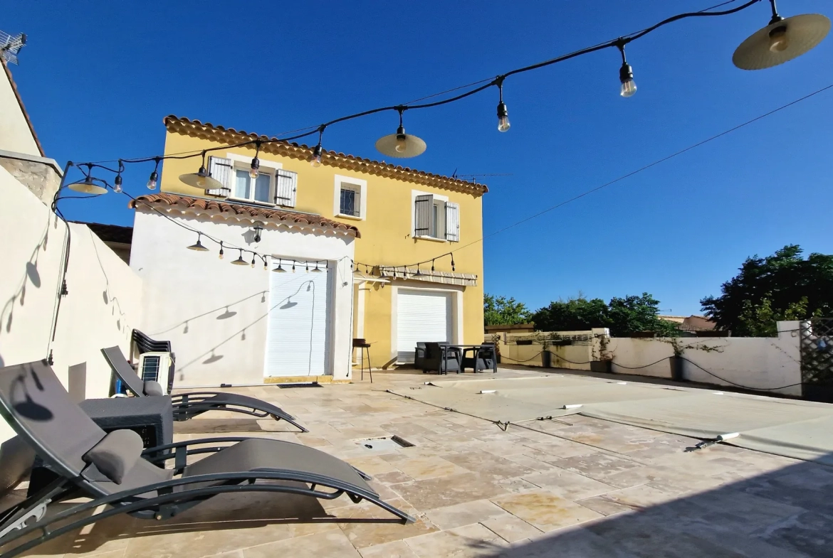 Villa Moderne avec Piscine à Pont Saint Esprit 