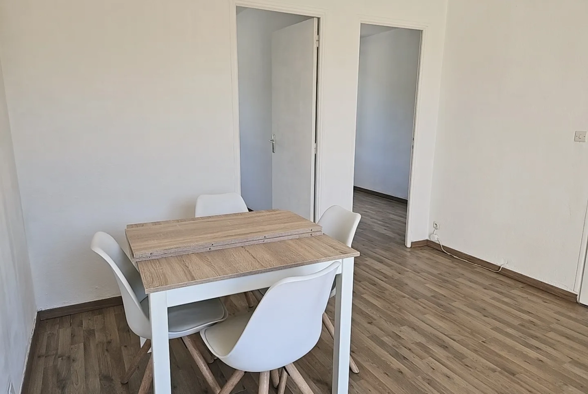 Petite maison T3 avec 2 chambres et jardin privatif à Pignans 