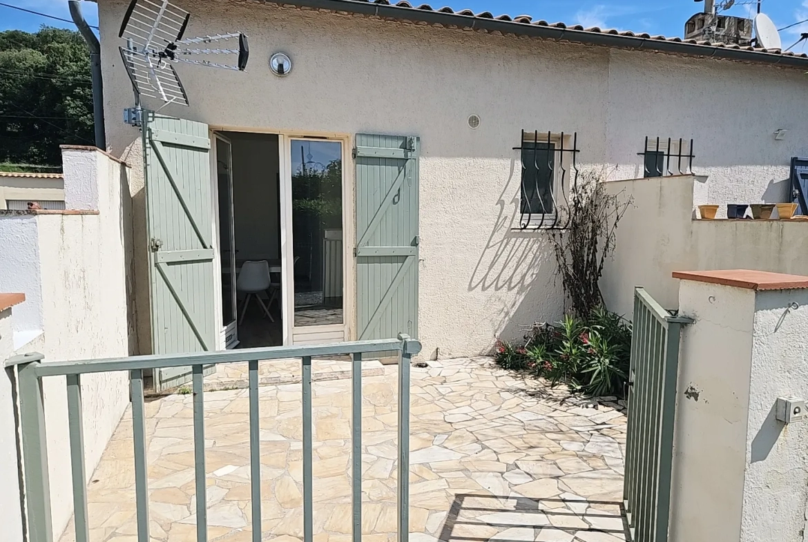 Petite maison T3 avec 2 chambres et jardin privatif à Pignans 