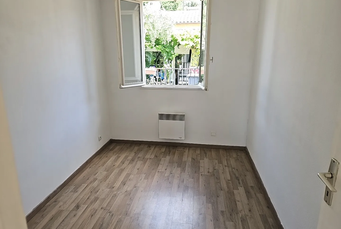 Petite maison T3 avec 2 chambres et jardin privatif à Pignans 