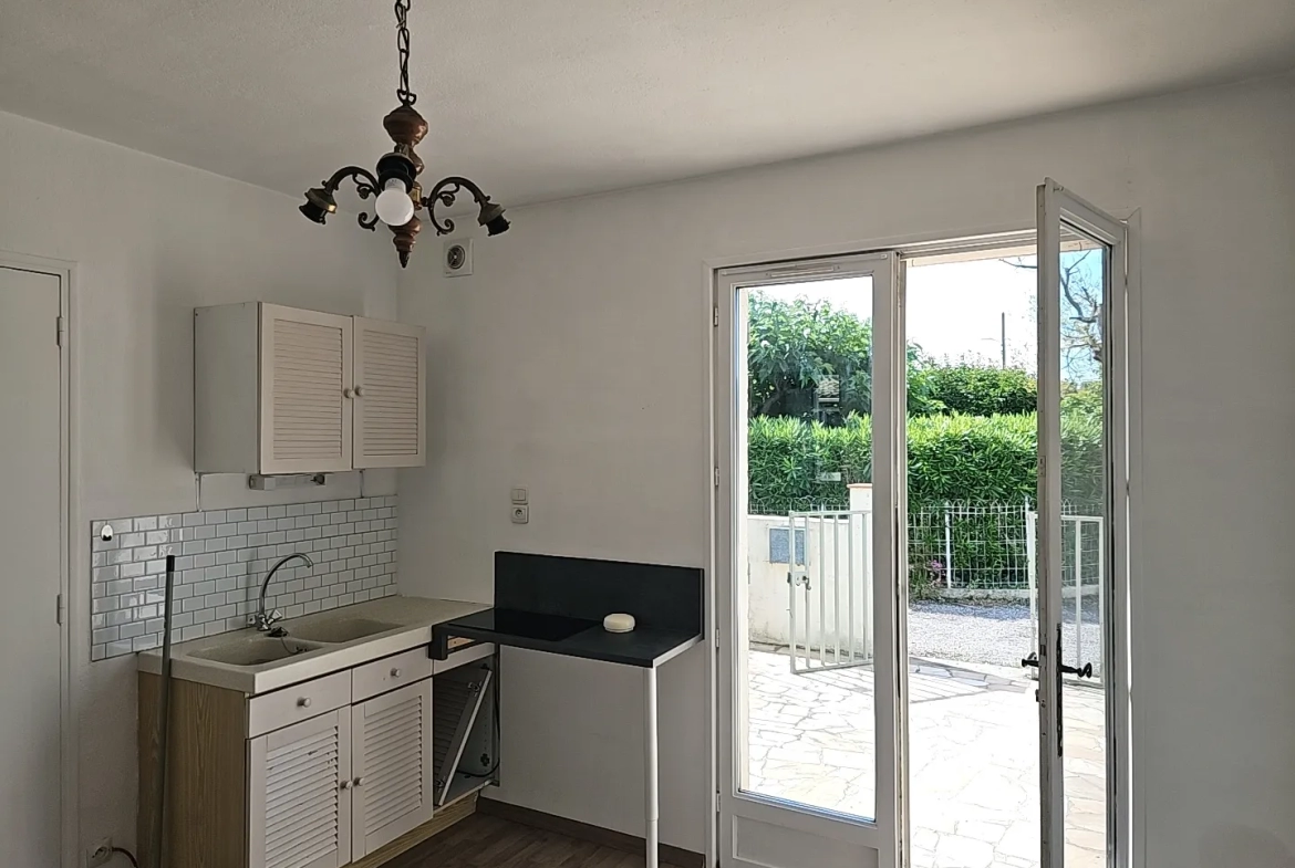 Petite maison T3 avec 2 chambres et jardin privatif à Pignans 