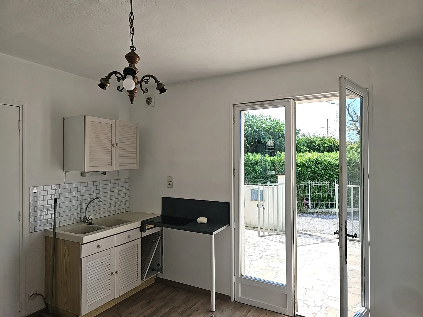 Petite maison T3 avec 2 chambres et jardin privatif à Pignans 