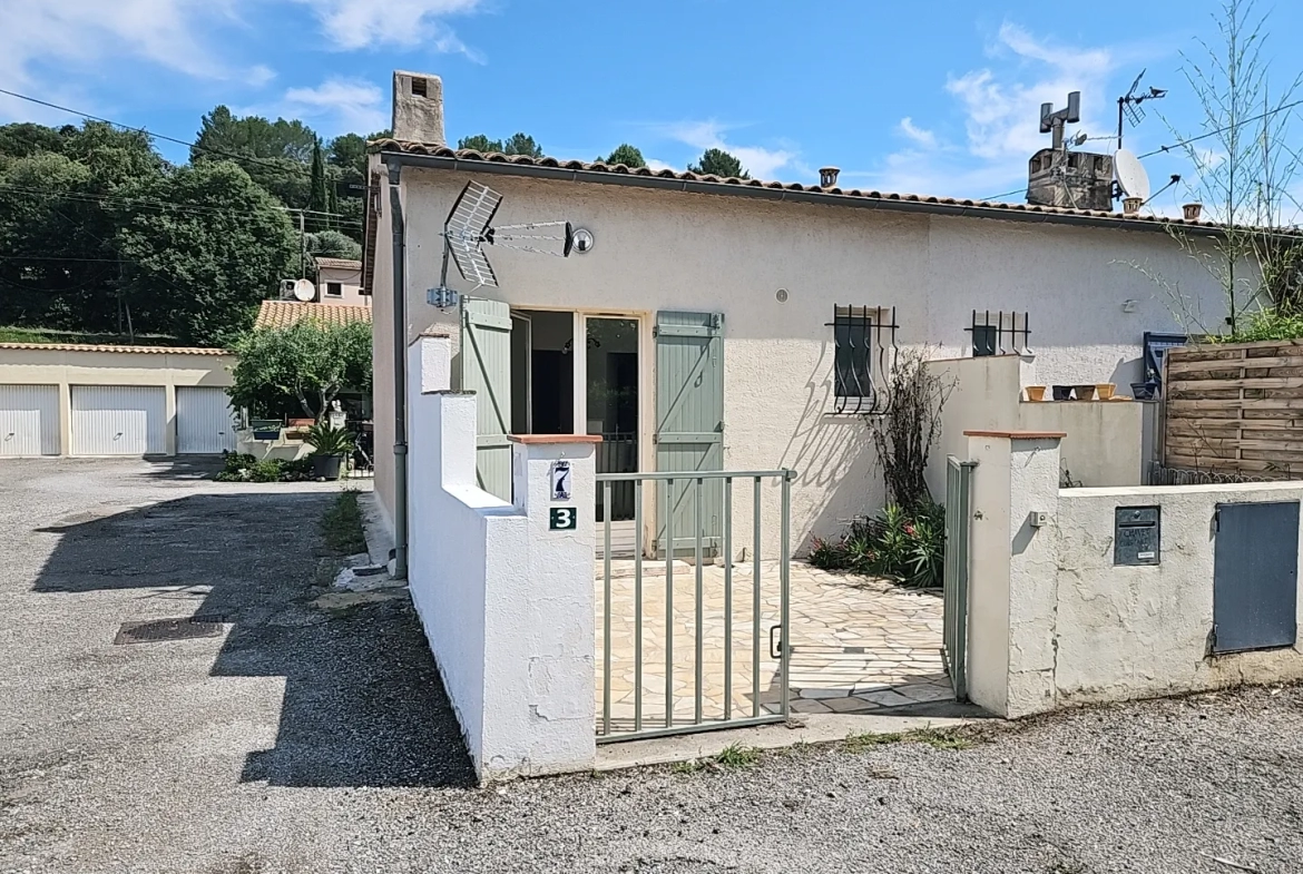 Petite maison T3 avec 2 chambres et jardin privatif à Pignans 