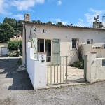 Petite maison T3 avec 2 chambres et jardin privatif à Pignans