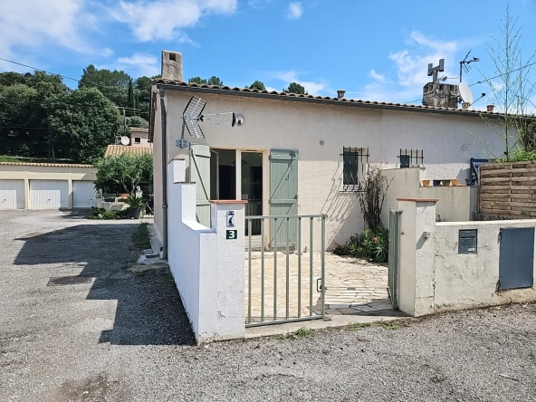 Petite maison T3 avec 2 chambres et jardin privatif à Pignans