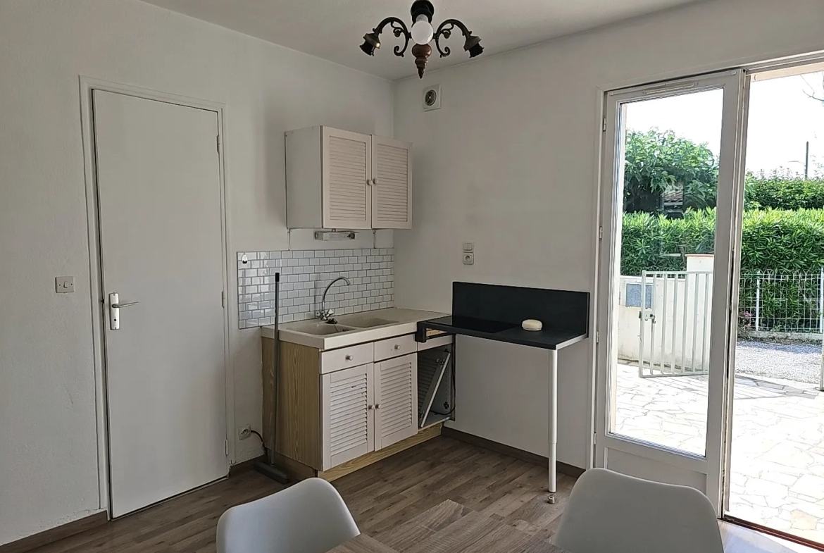 Petite maison T3 avec 2 chambres et jardin privatif à Pignans 