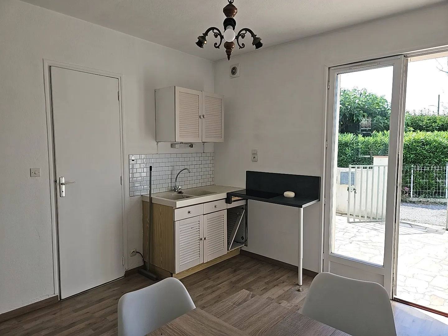 Petite maison T3 avec 2 chambres et jardin privatif à Pignans 