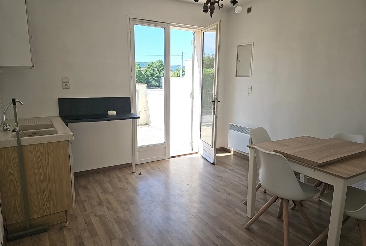 Petite maison T3 avec 2 chambres et jardin privatif à Pignans 