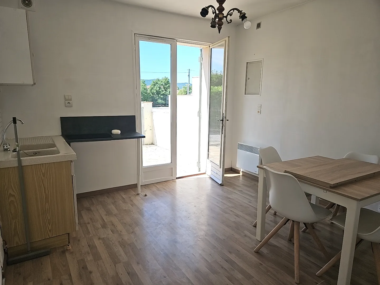 Petite maison T3 avec 2 chambres et jardin privatif à Pignans 