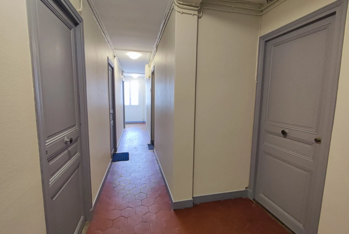 Chambre de service à vendre à Paris - Trinité - D'Estiennes d'Orves 